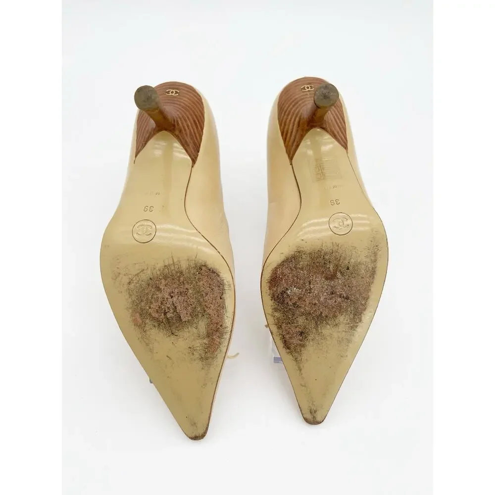 Chanel Vintage Retro Beige Leather Bow CC Logo Pointed Toe Heels Pumps EU 39